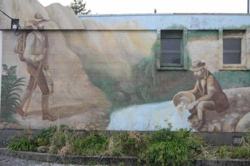 Mural dans la ville de Ross (ancienne ville de chercheurs d'or) 
