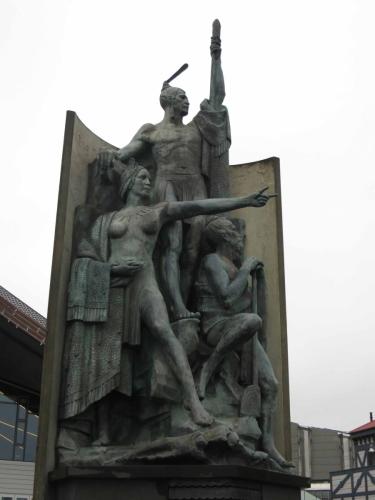 Statue sur le front de mer 