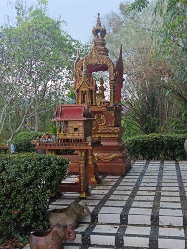 Kaeng Krachan NP Boathouse Paradise Resort