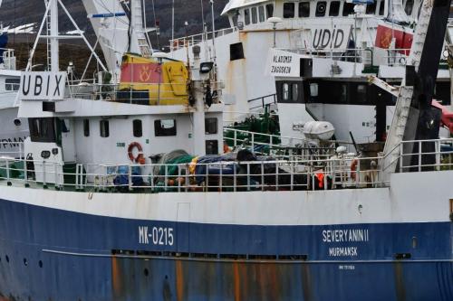Bâteaux de pêche russes en escale à Batsfjord