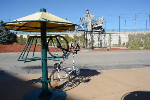 Pour accrocher son vélo avant de prendre le train pour le centre de Denver