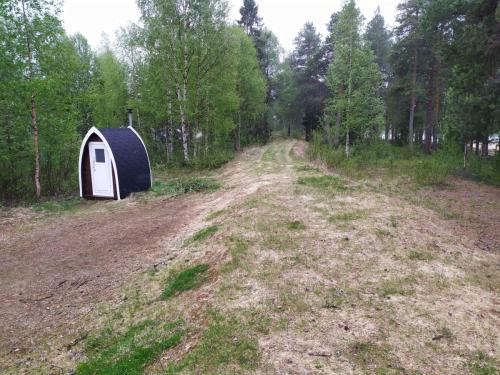 Toilettes au bord du sentier