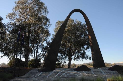 Monument symbolisant la coopération des armées australiennes et néo-zélandaises 