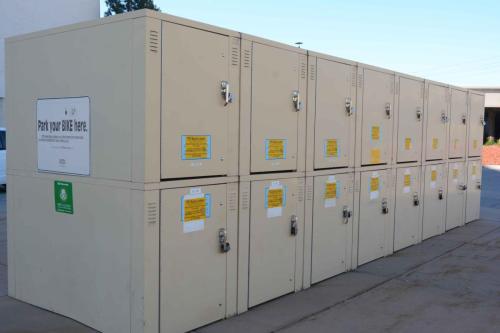 Garage à vélo avant de prendre le train vers le centre de Denver