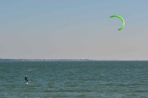 Kitesurf avec foil à Cap Coz