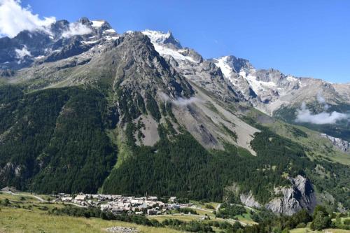 Villar-d'Arène et Massif de la Meije