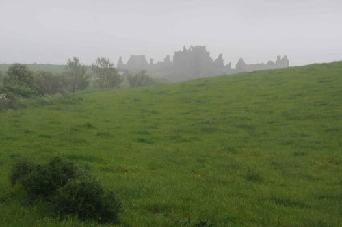 Les ruines du chateau de Dunnottar dans la brume