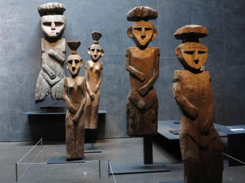 Musée des arts précolombiens - Totem de tombes Mapuches