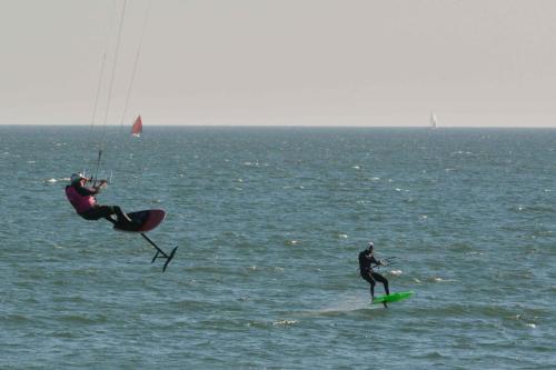 Kitesurf avec foil à Cap Coz