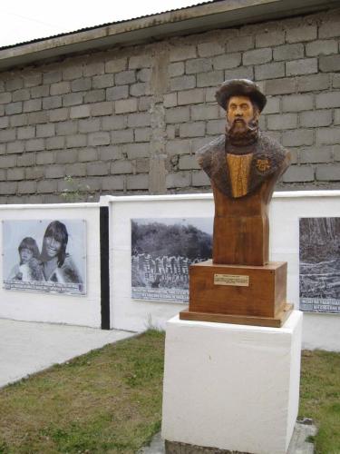 Musée de Porvenir - statue du navigateur Magellan