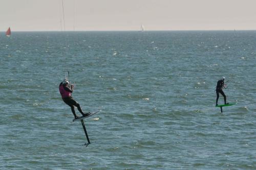 Kitesurf avec foil à Cap Coz