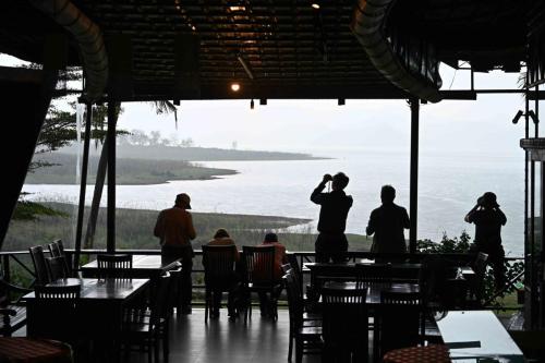 Kaeng Krachan NP--Boathouse Paradise Resort  - Attente de la fin de l'orage.