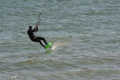 Kitesurf avec foil à Cap Coz