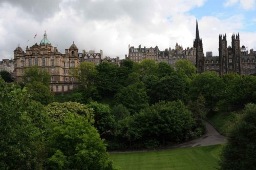 Vieille ville vue des jardins de Princes Street
