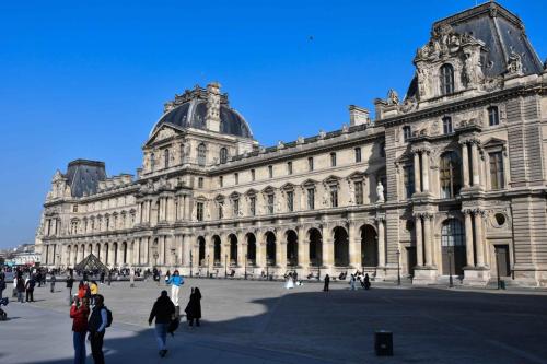 Le Louvre (aile contruite entre 1852 et 1857) par Louis Visconti et Hector-Martin Lefuel à la demande de Napoléon III