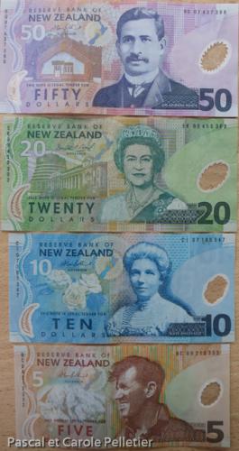 Billets neo-zélandais : 5 (Sir Edmund Hillary, le premier alpiniste a avoir atteint le sommer de l'everest), 10 (Kate Sheppard, suffragette, la nouvelle zélande étant le premier pays au monde à avoir introduit le suffrage universel), 20 (La reine Elisabeth II), 50 (Sir Apirana Ngata, avocat et politicien, defenseur de la culture maori) 