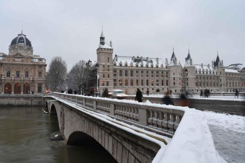 Pont au change - Conciergerie