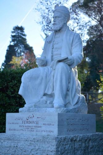 Parc villa Borghese - statue de Ferdovsi (poète persan)