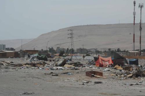 Arrivée sur Arica, les abords de la ville ne sont pas reluisants 