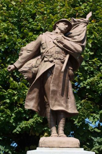 Monument aux morts de la commune de Job (Puy-de-Dome)