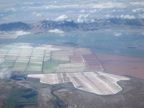 En approche de Salt Lake City, lagunes d'eau salée