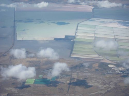 En approche de Salt Lake City, lagunes d'eau salée