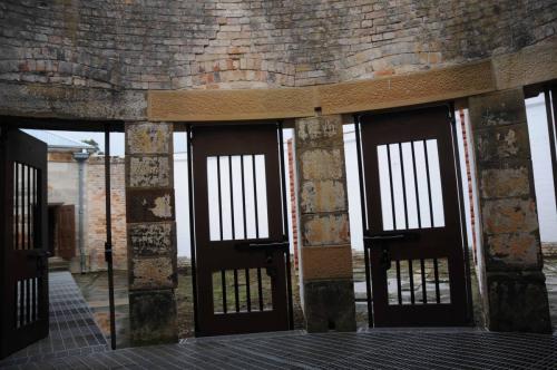 Cour intérieure pour l'exercice obligatoire de 1 heure pour les prisonniers