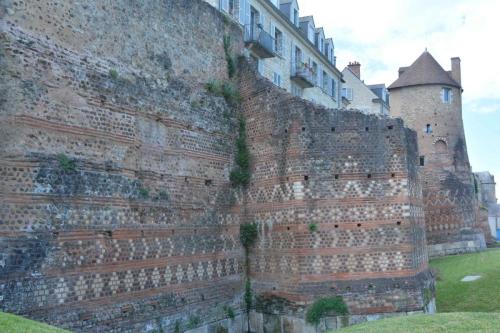 Enceinte romaine, tour des Pans-de-Gorron et tour Madelaine, IIIe siècle