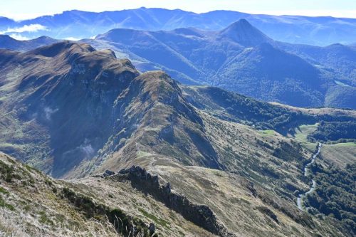 Puy Griou (le cône) depuis le Puy Mary