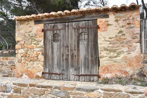 Sentier littoral à l'ouest de la plage de Cabasson