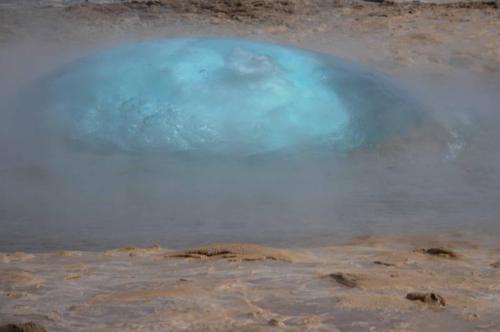 Site géothermique de Geysir - éruption du geyser