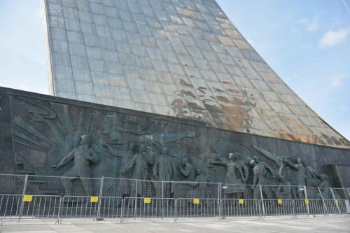 Monument aux conquérants de l'espace, 1964.