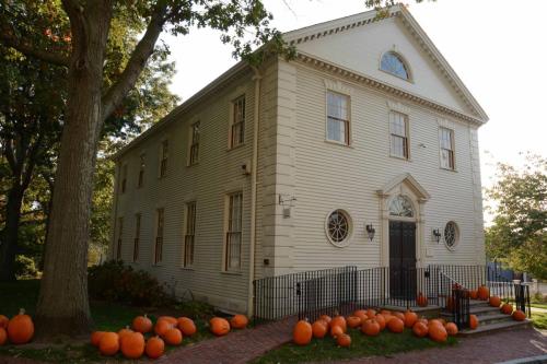 Newport - vente de charité de citrouilles prés d'une église