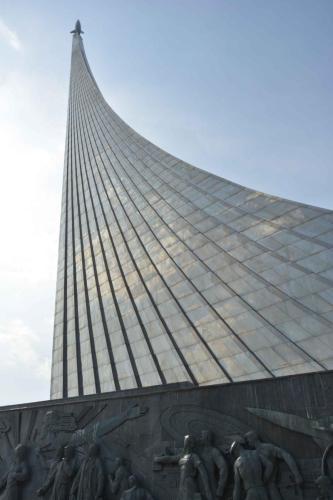 Monument aux conquérants de l'espace, 100 m, recouvert de titane, 1964.