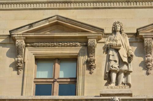 Le Louvre (statue de Jean Racine, dramaturge et poète 1639-1699)