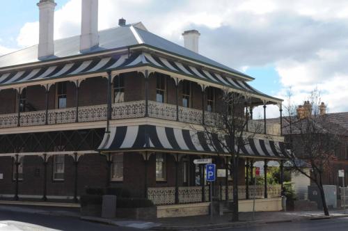 Armidale : Institution de gestion des terres de la couronne construit en 1887