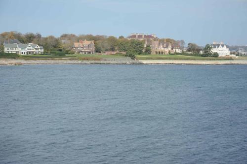 Sentier cotier qui permet de découvrir d'autres demeures