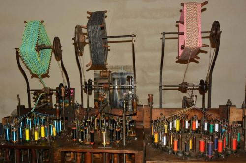 Machines pour fabriquer différents types de rubans