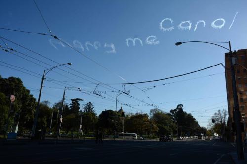 Marry me Carol - Epouse-moi Carol. Un amoureux fait sa demande en mariage dans le ciel de Melbourne 