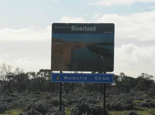 Nous entrons dans la région du Riverland, qui suit la rivière Murray