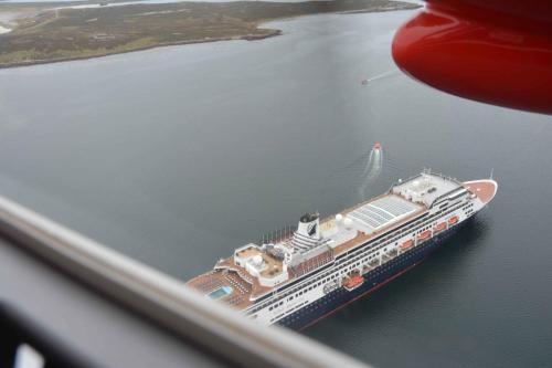 Bateau de "Volendam" en escale à Stanley avant d'aller en antarctique.