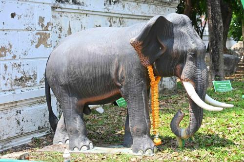 Wat Chaloem Phrakiat Worawiharn Bangkok