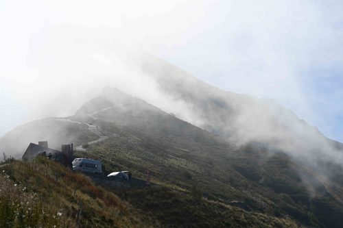 Col du Pas de Peyrol et Puy Mary dans la brume