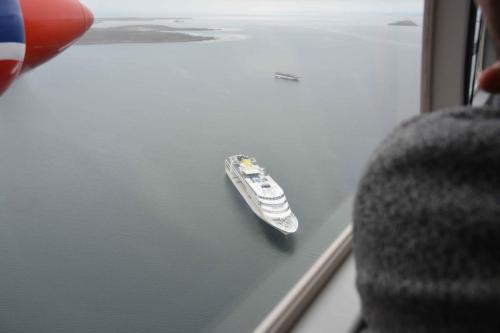Bateau de croisière en escale à Stanley avant d'aller en antarctique.