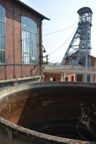 Bassin de stockage des eaux d'exhaure et chevalement du puits Couriot