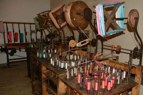 Machines pour fabriquer différents types de rubans