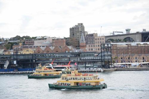 Quartier de The Rocks avec le ferries qui arrivent au terminal de Circular Quay