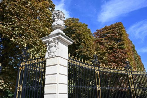 Grilles du Jardin du Luxembourg                        Place André Honorat