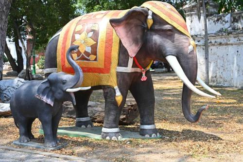 Wat Chaloem Phrakiat Worawiharn Bangkok