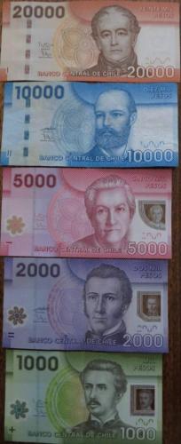 Billets chiliens Recto - 1000 (Ignacio Carrera Pinto - Heros militaire) - 2000 (Manuel Rodriguez - chef de guerilla) - 5000 (Gabriela Mistral - Poetesse) - 10000 (Arturo Prat - Officier) - 20000 (Andrès Bello - humaniste vénézuelien) 